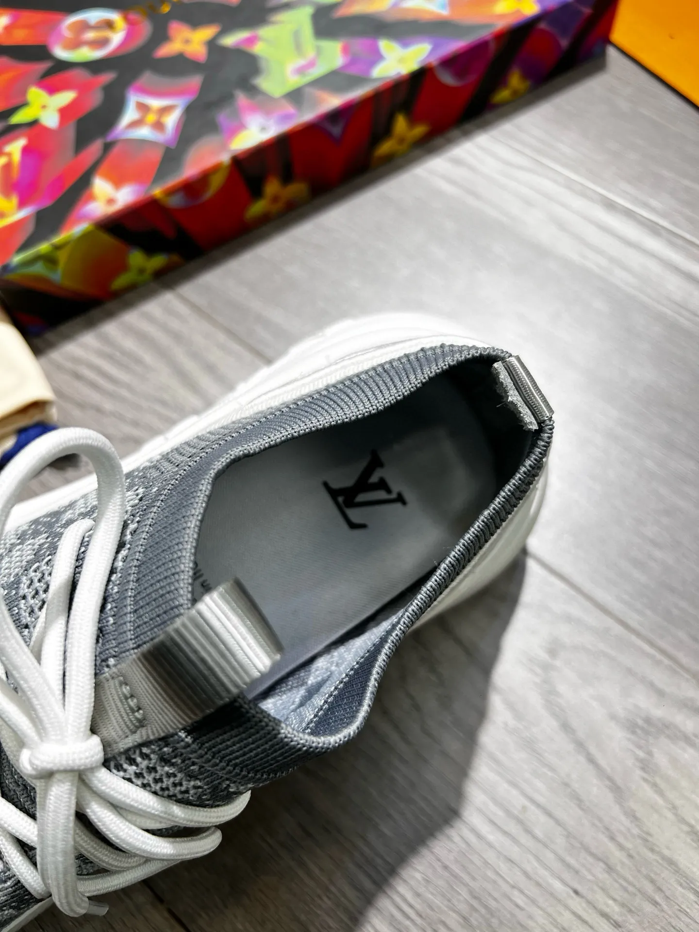 Ex-factory price: 460💰◾️▫️Lv~ Brand new low-cut men’s socks and shoes👟, made of special elastic knitted fabric consistent with the high-end original version, thickened and thickened to ensure multi-season practicality and wrinkle resistance, and will never deform or become loose after repeated stretching! It feels light and comfortable on your feet! Four colors available, Size: 38-45 (45 is custom-made and cannot be returned or exchanged)